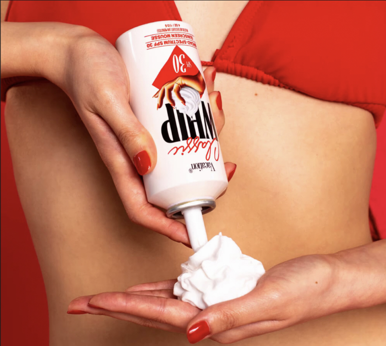 특수 밸브로 별 모양으로 솟아오르는 Classic Whip SPF 30 제형